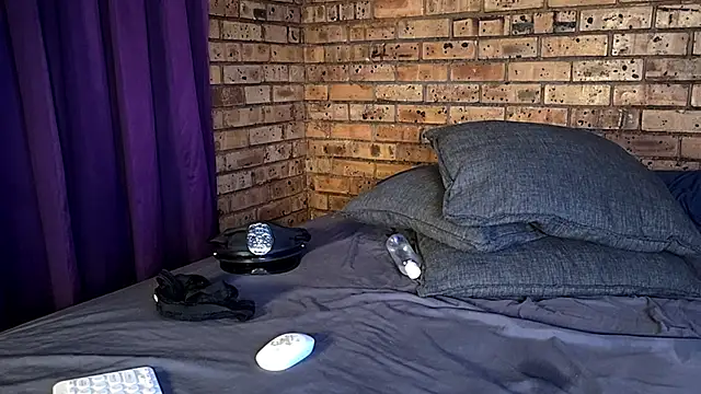 Snapshot of Astoria_Moon chatting on December 13, 2024, 7:10 pm Astoria Moon online show from December 13, 2024, 7:10 pm