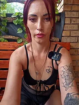 Snapshot of Astoria_Moon chatting on February 18, 2025, 12:06 pm Astoria Moon online show from February 18, 2025, 12:06 pm