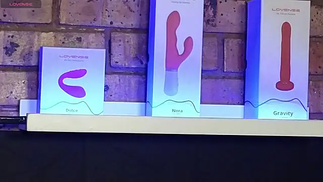 Snapshot of Astoria_Moon chatting on September 18, 2025, 6:54 pm Astoria Moon online show from September 18, 2025, 6:54 pm