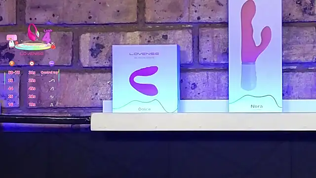 Snapshot of Astoria_Moon chatting on September 28, 2025, 7:19 pm Astoria Moon online show from September 28, 2025, 7:19 pm