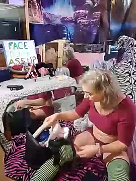 KrystallCoxxh online show from December 5, 2025, 5:20 pm