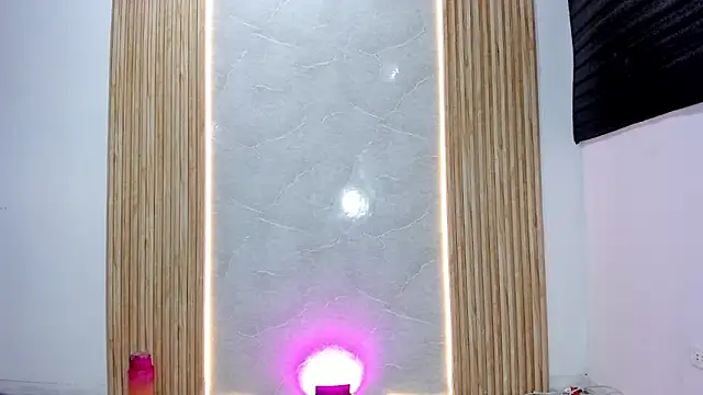 wild demongirl online show from December 17, 2025, 7:53 pm