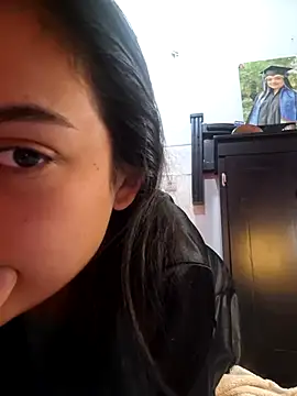 littlemelii online show from December 29, 2024, 4:48 am