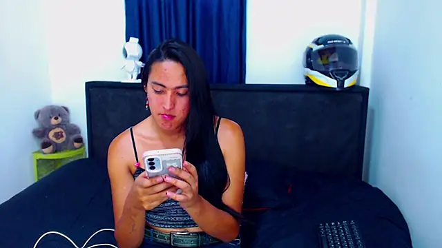 misss estrella online show from April 15, 2026, 9:15 pm