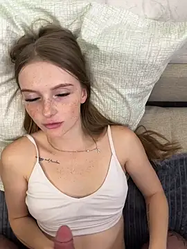 lovelly molly online show from September 15, 2025, 3:23 pm