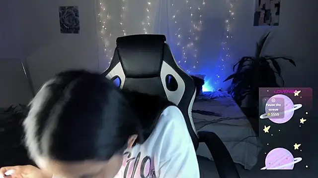 Snapshot of Riana_Kean chatting on October 23, 2025, 2:11 am Riana Kean online show from October 23, 2025, 2:11 am