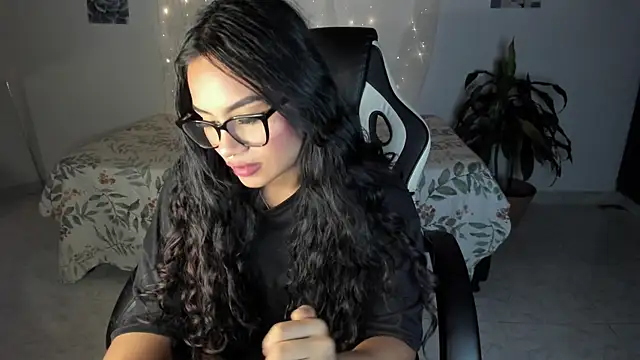 Snapshot of Riana_Kean chatting on November 12, 2025, 2:01 am Riana Kean online show from November 12, 2025, 2:01 am