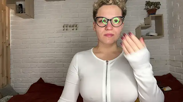 MrMrsRight online show from November 20, 2025, 10:04 am