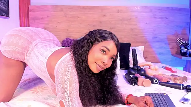 Snapshot of Aliisson_Cruz chatting on November 4, 2025, 12:37 pm Aliisson Cruz online show from November 4, 2025, 12:37 pm