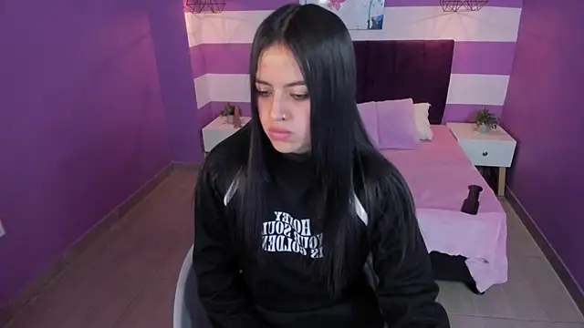 Snapshot of Alli_cooper chatting on February 3, 2025, 12:36 pm Alli cooper online show from February 3, 2025, 12:36 pm