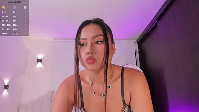 Snapshot of AmberLewis_ chatting on June 12, 2026, 11:46 pm AmberLewis online show from June 12, 2026, 11:46 pm