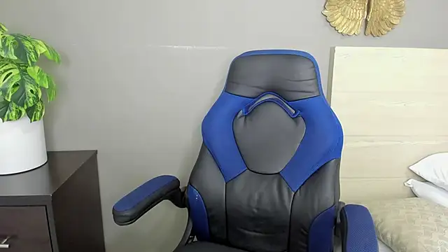 chaymae nah  online show from December 6, 2024, 5:53 am