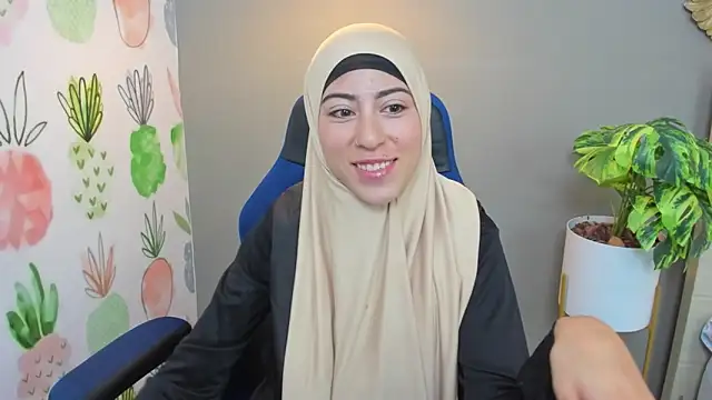 chaymae nah  online show from December 13, 2024, 2:54 am