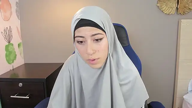 chaymae nah  online show from December 14, 2024, 8:56 am