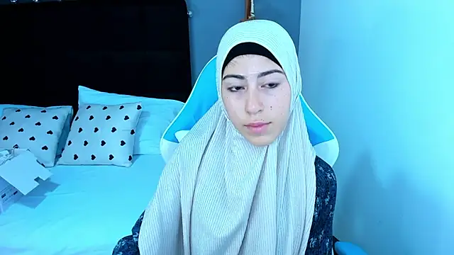 chaymae nah  online show from December 19, 2024, 8:23 pm