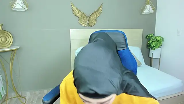 chaymae nah  online show from January 5, 2025, 3:22 am