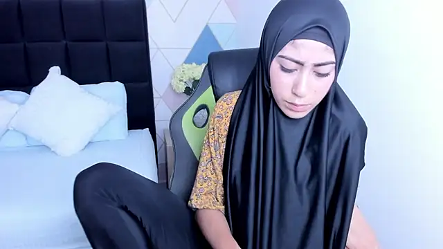 chaymae nah  online show from January 23, 2025, 3:32 pm