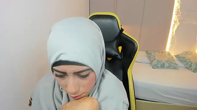 chaymae nah  online show from January 24, 2025, 3:45 pm