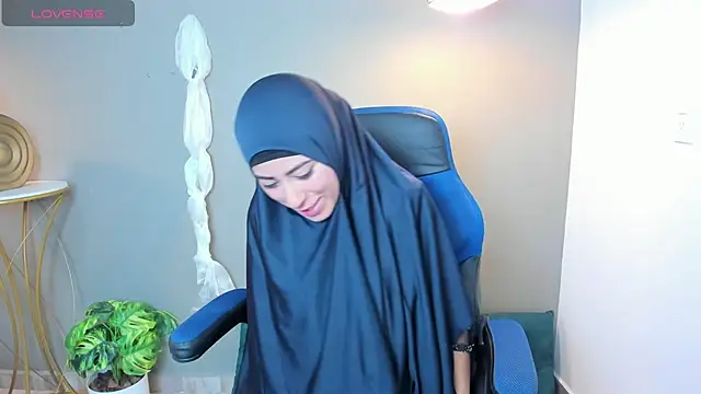 chaymae nah  online show from February 5, 2025, 12:38 pm