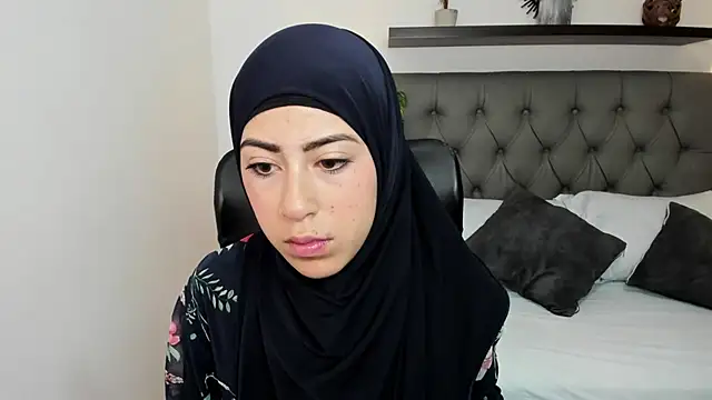 chaymae nah  online show from March 7, 2025, 12:45 pm