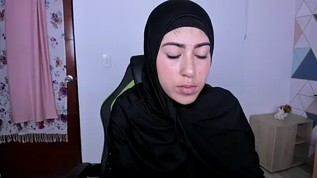 chaymae nah  online show from March 17, 2025, 3:40 pm