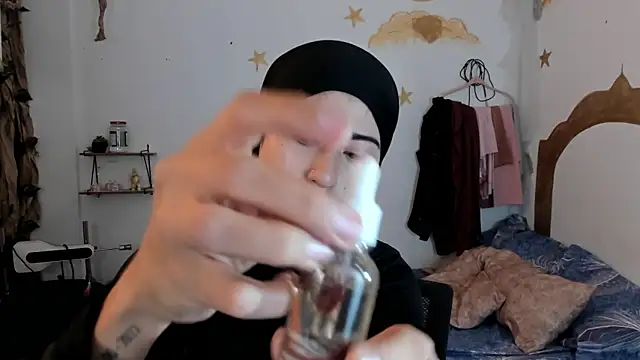 chaymae nah  online show from September 21, 2025, 6:09 pm