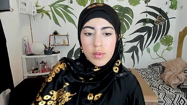 chaymae nah  online show from December 3, 2025, 1:20 pm