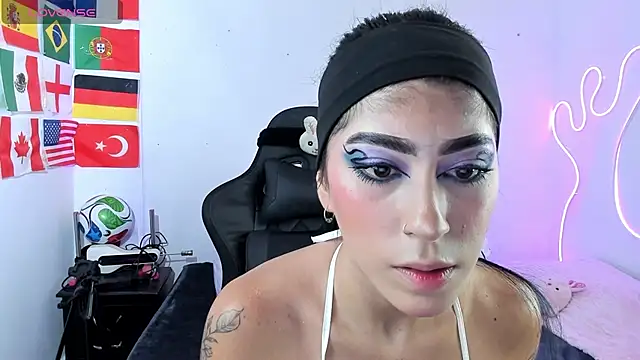 chaymae nah  online show from June 23, 2026, 12:52 am