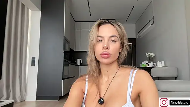 Snapshot of diffgirls2 chatting on October 22, 2025, 11:10 am diffgirls2 online show from October 22, 2025, 11:10 am