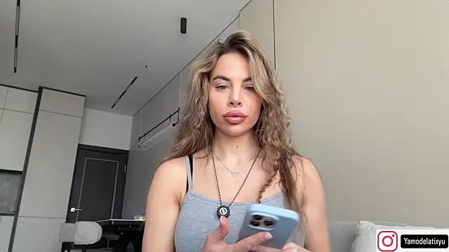 Snapshot of diffgirls2 chatting on November 6, 2025, 10:38 am diffgirls2 online show from November 6, 2025, 10:38 am