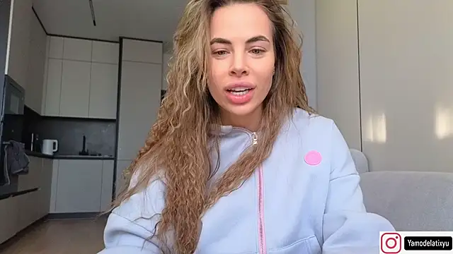 Snapshot of diffgirls2 chatting on December 5, 2025, 11:08 am diffgirls2 online show from December 5, 2025, 11:08 am