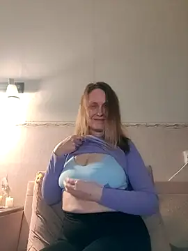 Evelina cute online show from February 11, 2026, 6:57 pm