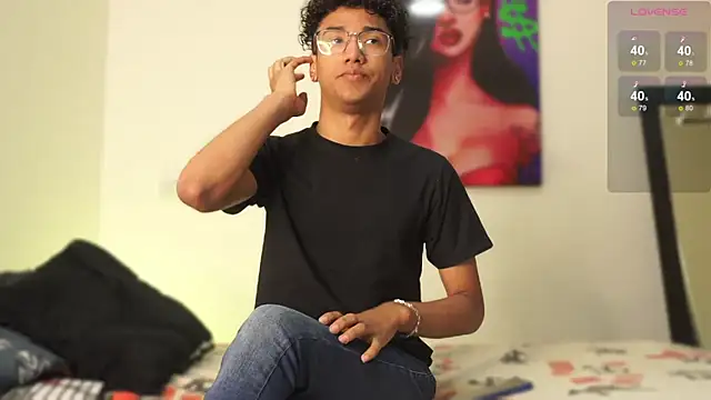 Snapshot of harrytwink18 chatting on December 9, 2024, 1:13 pm harrytwink18 online show from December 9, 2024, 1:13 pm