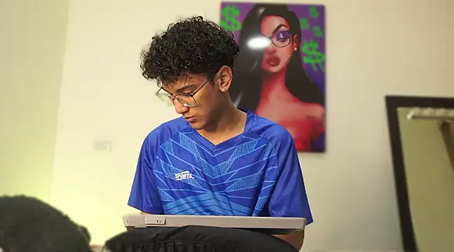 Snapshot of harrytwink18 chatting on December 12, 2024, 1:17 pm harrytwink18 online show from December 12, 2024, 1:17 pm