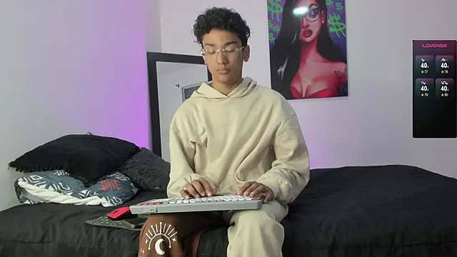 Snapshot of harrytwink18 chatting on January 27, 2025, 1:19 pm harrytwink18 online show from January 27, 2025, 1:19 pm