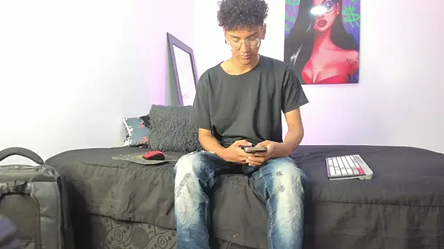 Snapshot of harrytwink18 chatting on February 27, 2025, 1:17 pm harrytwink18 online show from February 27, 2025, 1:17 pm