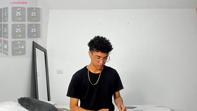 Snapshot of harrytwink18 chatting on December 16, 2025, 2:22 pm harrytwink18 online show from December 16, 2025, 2:22 pm