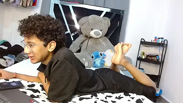 Snapshot of harrytwink18 chatting on February 19, 2026, 6:15 pm harrytwink18 online show from February 19, 2026, 6:15 pm