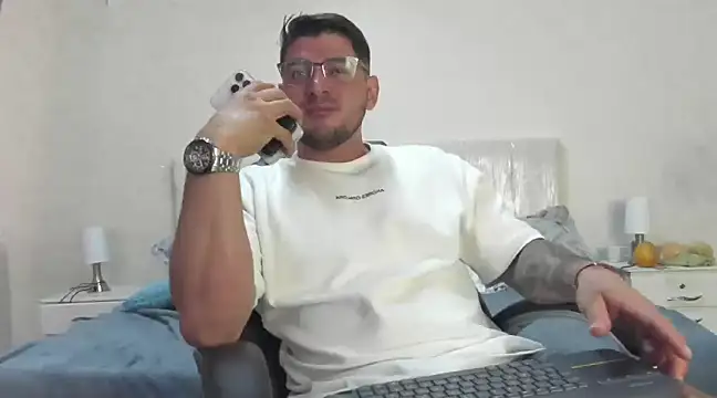 Snapshot of Teilor_Creed chatting on March 5, 2025, 11:49 pm Teilor Creed online show from March 5, 2025, 11:49 pm