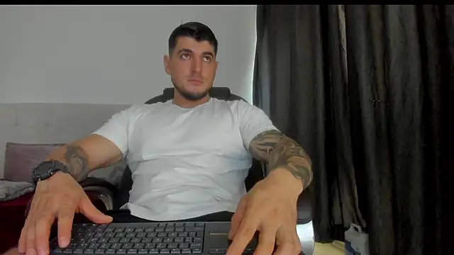 Snapshot of Teilor_Creed chatting on November 17, 2025, 7:19 pm Teilor Creed online show from November 17, 2025, 7:19 pm