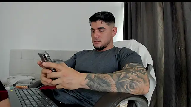 Snapshot of Teilor_Creed chatting on November 20, 2025, 7:24 pm Teilor Creed online show from November 20, 2025, 7:24 pm