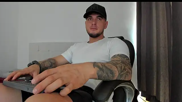 Snapshot of Teilor_Creed chatting on November 23, 2025, 6:08 pm Teilor Creed online show from November 23, 2025, 6:08 pm