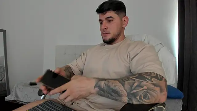 Snapshot of Teilor_Creed chatting on November 26, 2025, 7:37 pm Teilor Creed online show from November 26, 2025, 7:37 pm