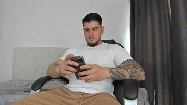 Snapshot of Teilor_Creed chatting on November 28, 2025, 7:49 pm Teilor Creed online show from November 28, 2025, 7:49 pm