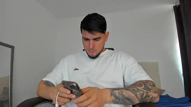 Snapshot of Teilor_Creed chatting on November 30, 2025, 7:07 pm Teilor Creed online show from November 30, 2025, 7:07 pm