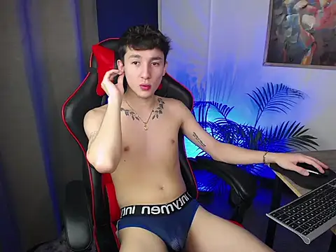 Snapshot of SebasstianGrand chatting on February 12, 2025, 11:41 pm SebasstianGrand online show from February 12, 2025, 11:41 pm