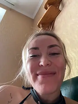 Snapshot of LovenseLush chatting on November 20, 2025, 9:20 am LovenseLush online show from November 20, 2025, 9:20 am