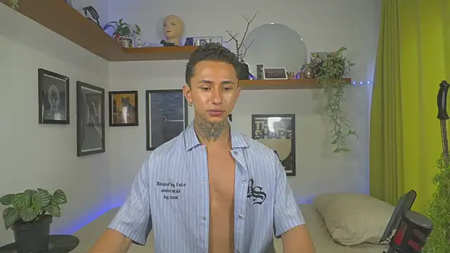 ArchiGoldd online show from April 22, 2026, 8:43 pm