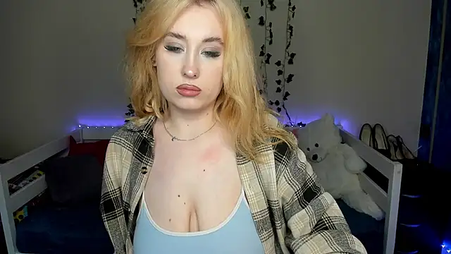 Snapshot of Emily_Gin chatting on October 28, 2025, 2:48 am Emily Gin online show from October 28, 2025, 2:48 am