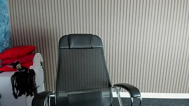 Snapshot of Emily_Gin chatting on October 30, 2025, 10:06 am Emily Gin online show from October 30, 2025, 10:06 am